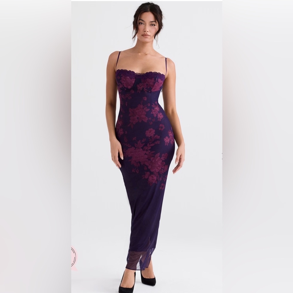 House of CB Dress
AIZA
GRAPE FLORAL PRINT MAXI DRESS